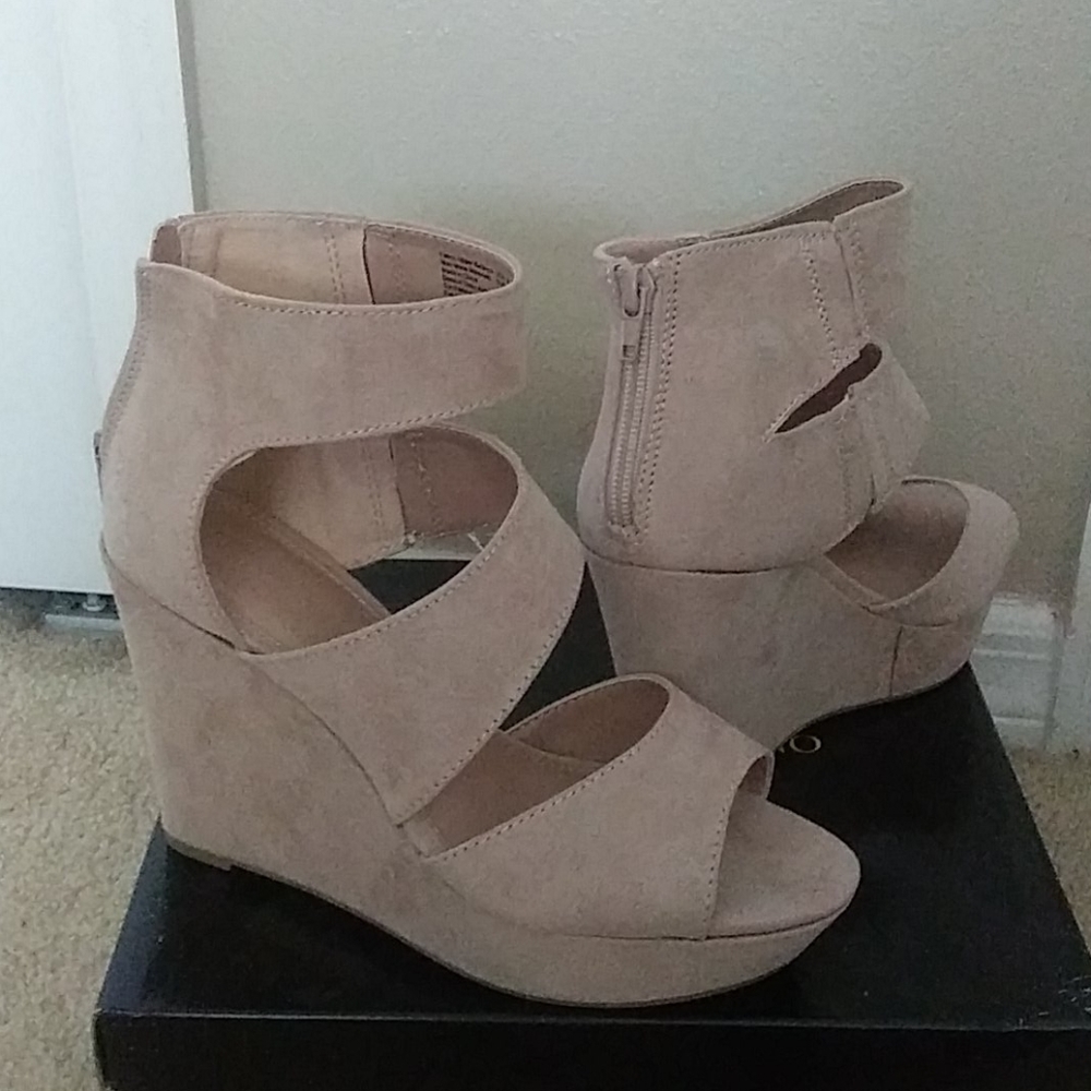 Platform heels❤❤❤(Never worn)